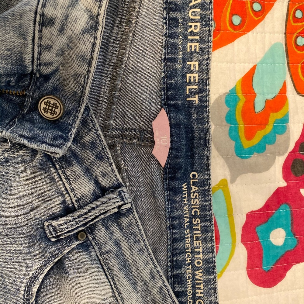 Laurie Felt classic stiletto with cuff.